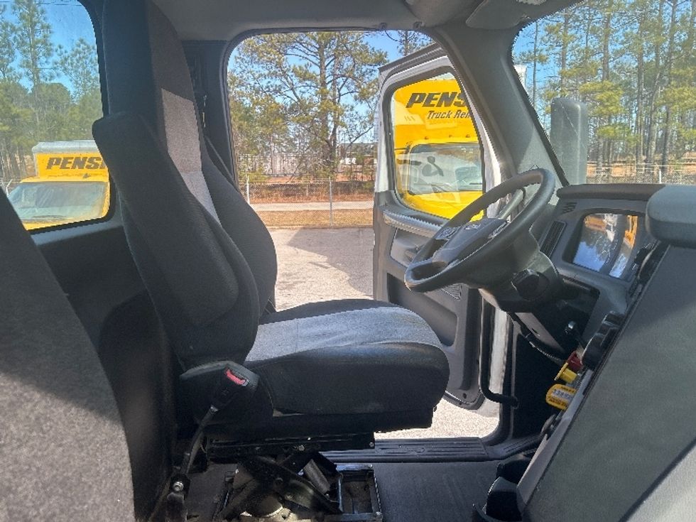 Day Cab Tractor-Heavy Duty Tractors-Freightliner-2020-T12664ST-Rocky Mount-NC-356,802\n\t\tmiles-$ 63,250 - Image 14
