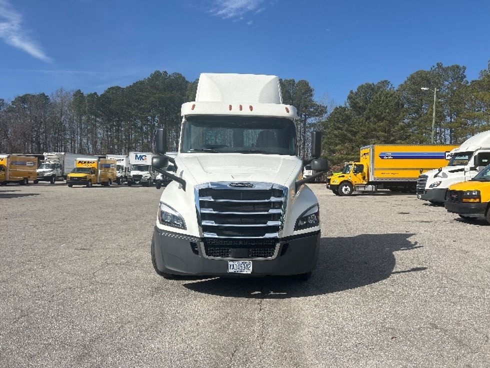 Day Cab Tractor-Heavy Duty Tractors-Freightliner-2020-T12664ST-Rocky Mount-NC-356,802\n\t\tmiles-$ 63,250 - Image 2