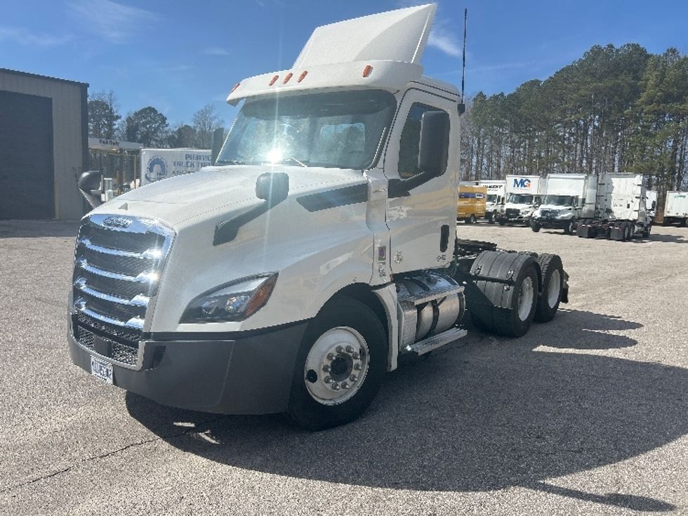 Day Cab Tractor-Heavy Duty Tractors-Freightliner-2020-T12664ST-Rocky Mount-NC-356,802\n\t\tmiles-$ 63,250 - Image 3