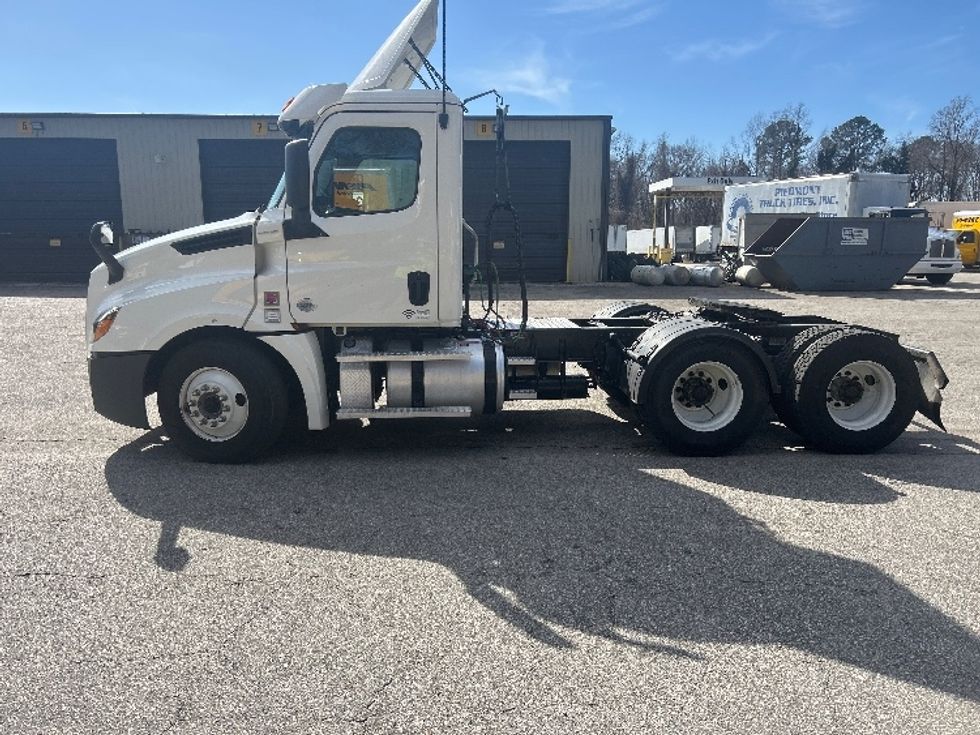Day Cab Tractor-Heavy Duty Tractors-Freightliner-2020-T12664ST-Rocky Mount-NC-356,802\n\t\tmiles-$ 63,250 - Image 4