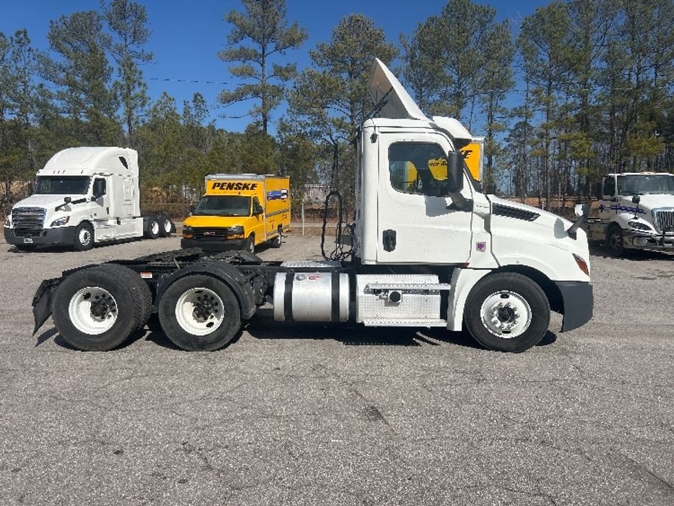 Day Cab Tractor-Heavy Duty Tractors-Freightliner-2020-T12664ST-Rocky Mount-NC-356,802\n\t\tmiles-$ 63,250 - Image 8