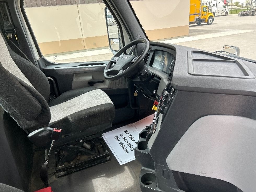 Day Cab Tractor-Heavy Duty Tractors-Freightliner-2020-T12664ST-Rocky View County-AB-761,303\n\t\tkm-$ 56,500 - Image 14