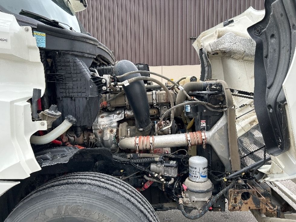 Day Cab Tractor-Heavy Duty Tractors-Freightliner-2020-T12664ST-Rocky View County-AB-761,303\n\t\tkm-$ 56,500 - Image 15