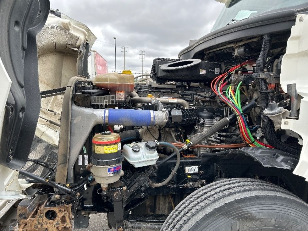 Day Cab Tractor-Heavy Duty Tractors-Freightliner-2020-T12664ST-Rocky View County-AB-761,303\n\t\tkm-$ 56,500 - Image 16