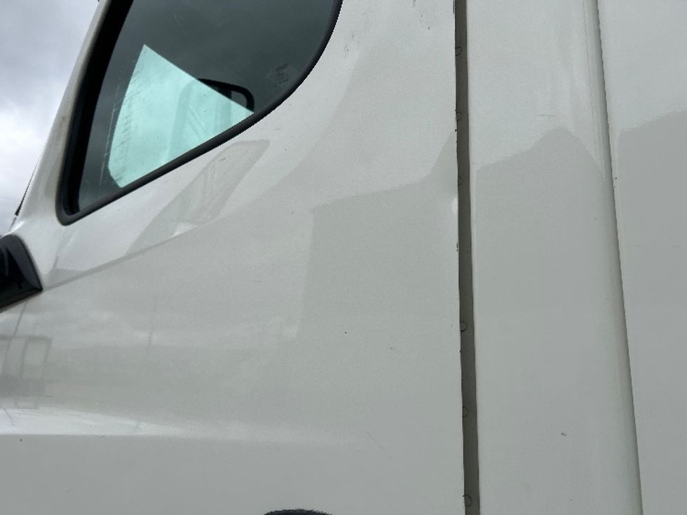 Day Cab Tractor-Heavy Duty Tractors-Freightliner-2020-T12664ST-Rocky View County-AB-761,303\n\t\tkm-$ 56,500 - Image 17