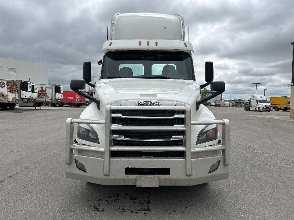 Day Cab Tractor-Heavy Duty Tractors-Freightliner-2020-T12664ST-Rocky View County-AB-761,303\n\t\tkm-$ 56,500 - Image 2
