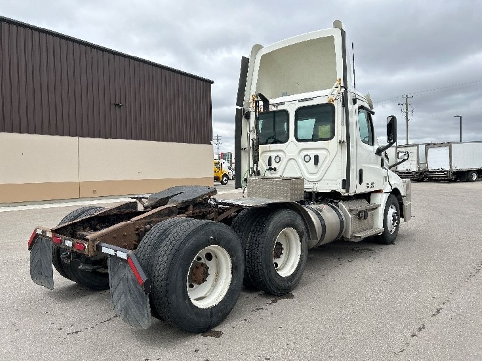 Day Cab Tractor-Heavy Duty Tractors-Freightliner-2020-T12664ST-Rocky View County-AB-761,303\n\t\tkm-$ 56,500 - Image 7