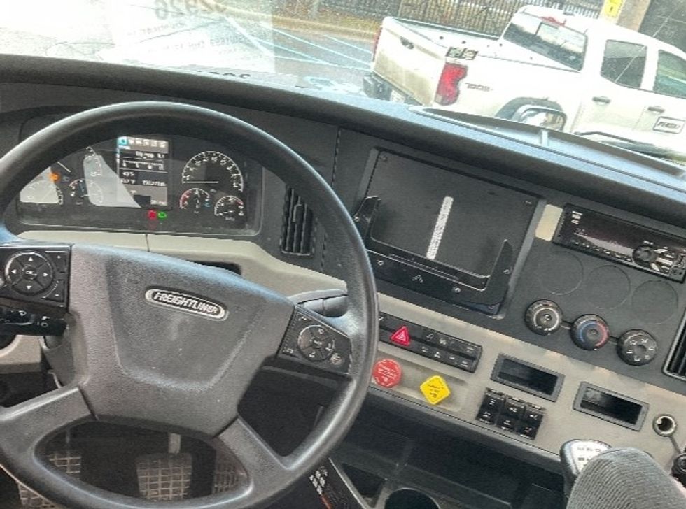 Day Cab Tractor-Heavy Duty Tractors-Freightliner-2020-T12664ST-Romulus-MI-298,849\n\t\tmiles-$ 46,250 - Image 10