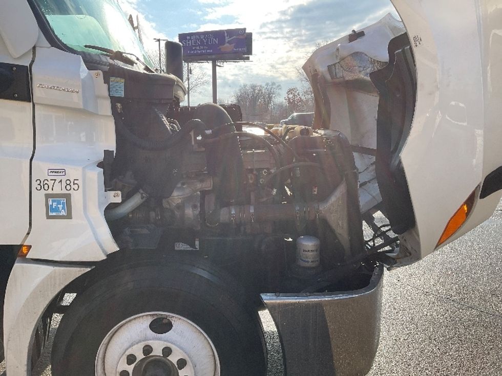 Day Cab Tractor-Heavy Duty Tractors-Freightliner-2020-T12664ST-Romulus-MI-298,849\n\t\tmiles-$ 46,250 - Image 14