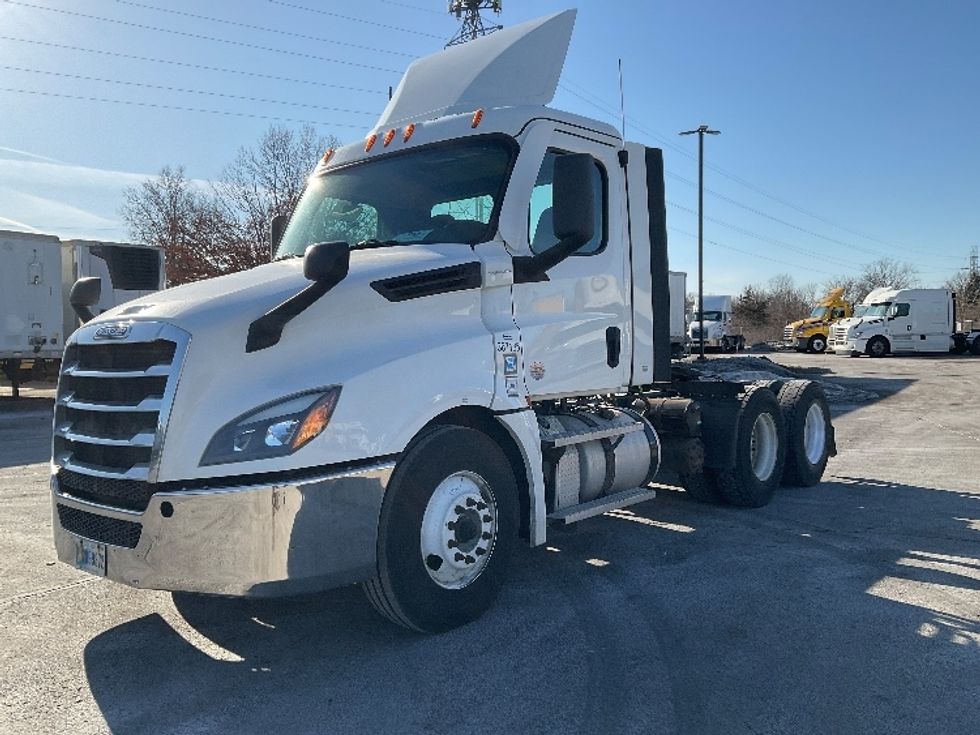 Day Cab Tractor-Heavy Duty Tractors-Freightliner-2020-T12664ST-Romulus-MI-298,849\n\t\tmiles-$ 46,250 - Image 3