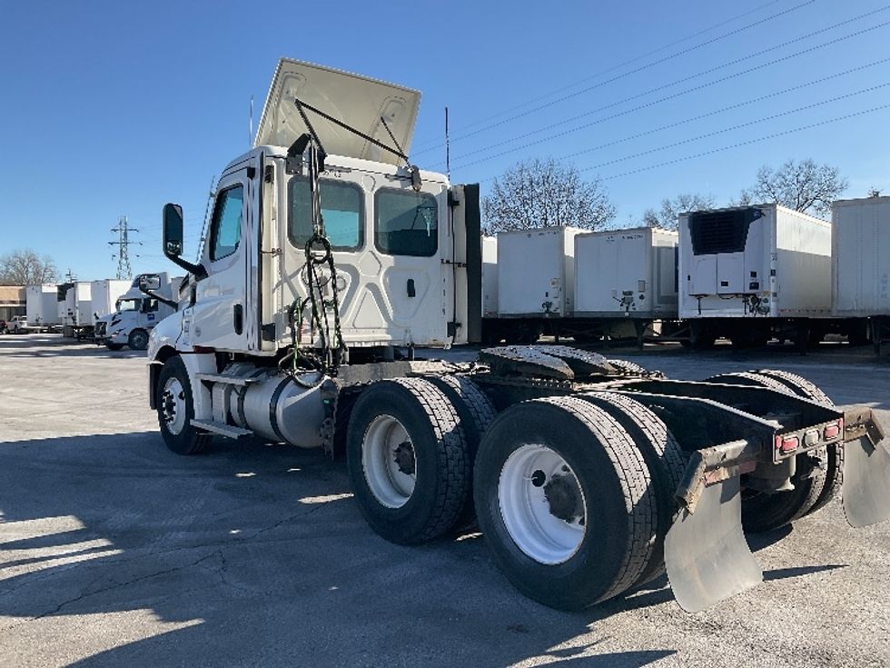 Day Cab Tractor-Heavy Duty Tractors-Freightliner-2020-T12664ST-Romulus-MI-298,849\n\t\tmiles-$ 46,250 - Image 4