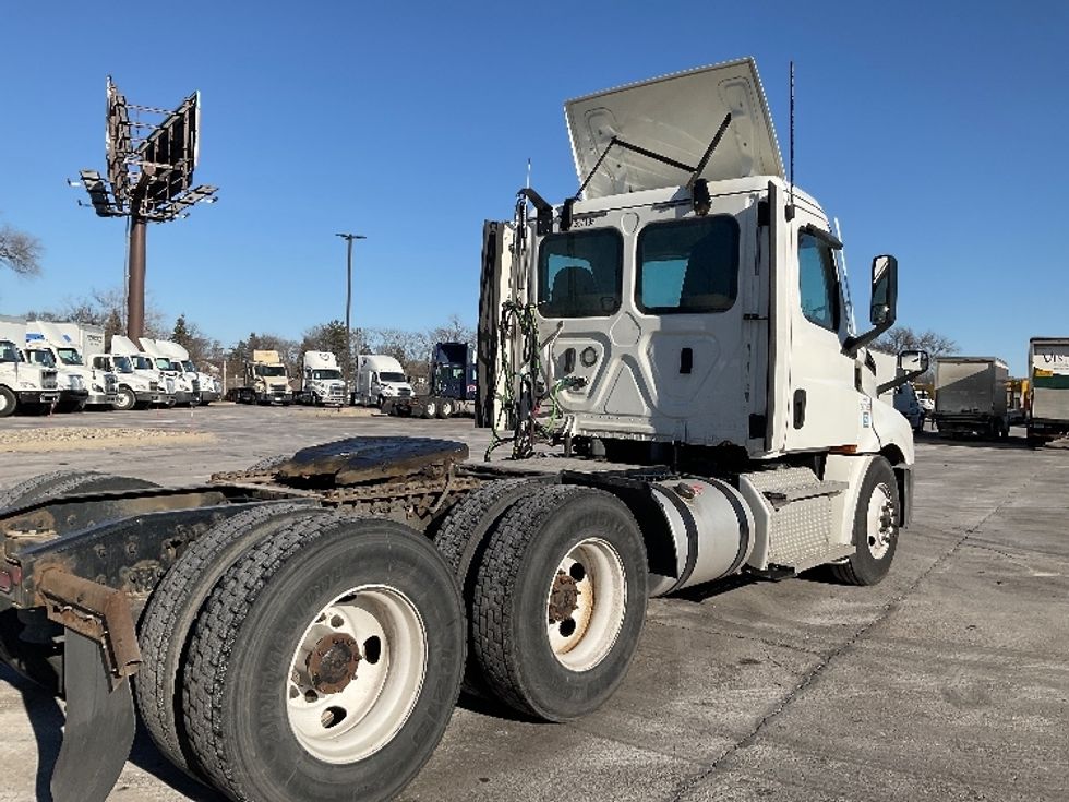 Day Cab Tractor-Heavy Duty Tractors-Freightliner-2020-T12664ST-Romulus-MI-298,849\n\t\tmiles-$ 46,250 - Image 6