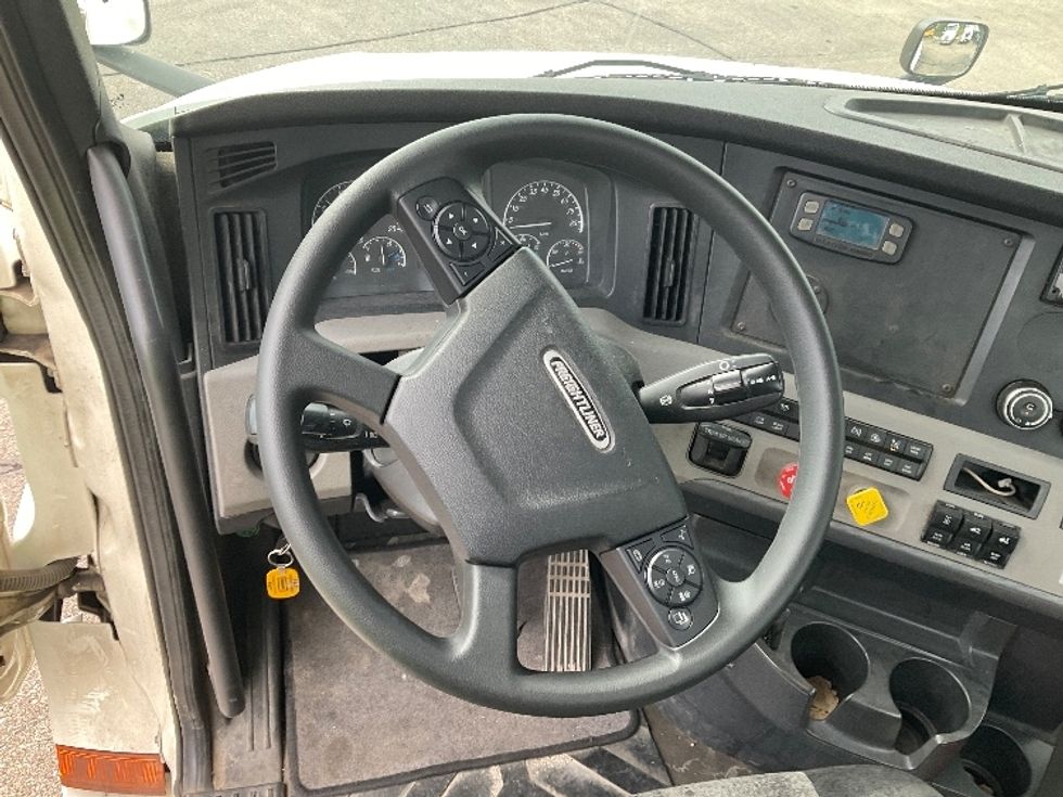Day Cab Tractor-Heavy Duty Tractors-Freightliner-2020-T12664ST-Romulus-MI-361,035\n\t\tmiles-$ 50,000 - Image 11