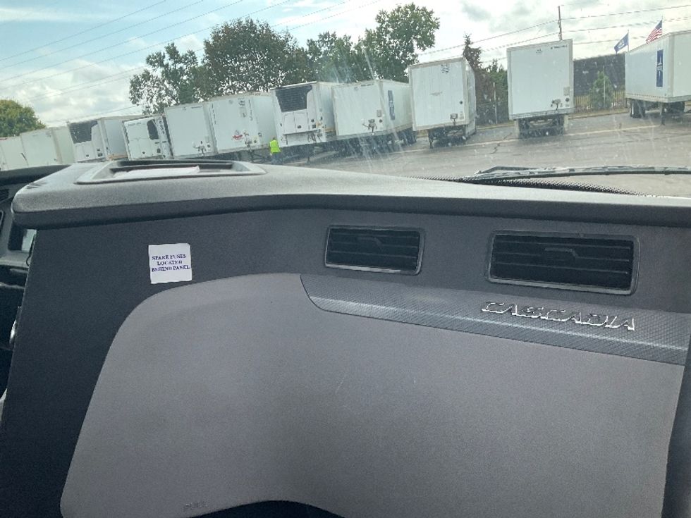 Day Cab Tractor-Heavy Duty Tractors-Freightliner-2020-T12664ST-Romulus-MI-361,035\n\t\tmiles-$ 50,000 - Image 13