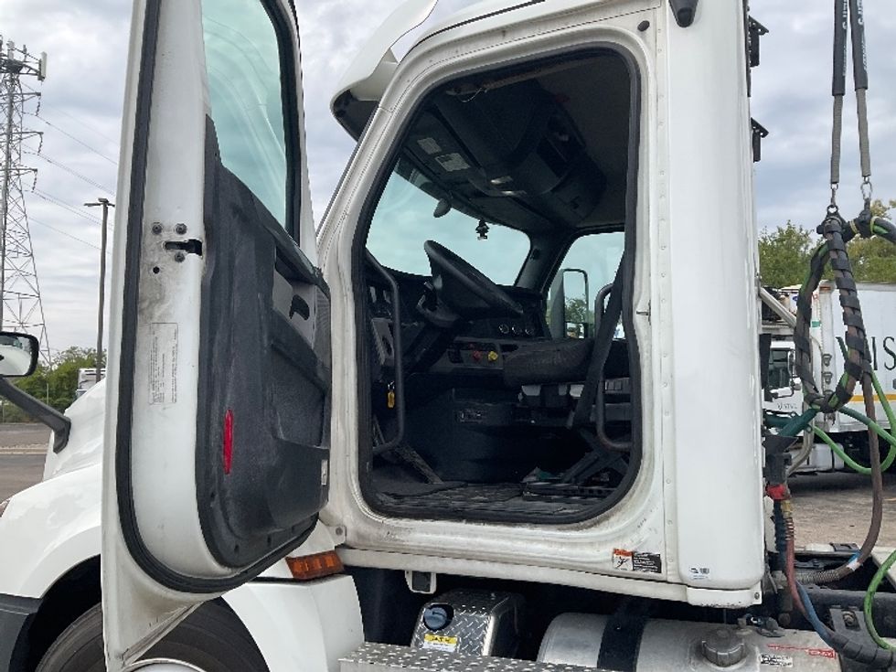 Day Cab Tractor-Heavy Duty Tractors-Freightliner-2020-T12664ST-Romulus-MI-361,035\n\t\tmiles-$ 50,000 - Image 9