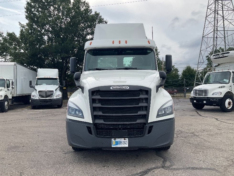Day Cab Tractor-Heavy Duty Tractors-Freightliner-2020-T12664ST-Romulus-MI-372,821\n\t\tmiles-$ 49,500 - Image 2