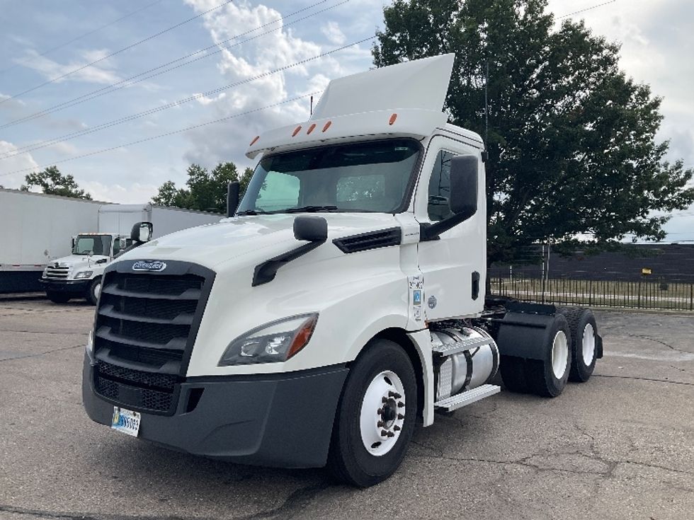 Day Cab Tractor-Heavy Duty Tractors-Freightliner-2020-T12664ST-Romulus-MI-372,821\n\t\tmiles-$ 49,500 - Image 3