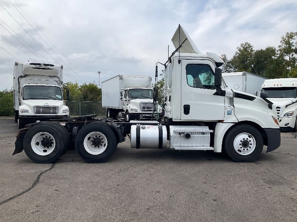 Day Cab Tractor-Heavy Duty Tractors-Freightliner-2020-T12664ST-Romulus-MI-372,821\n\t\tmiles-$ 49,500 - Image 7