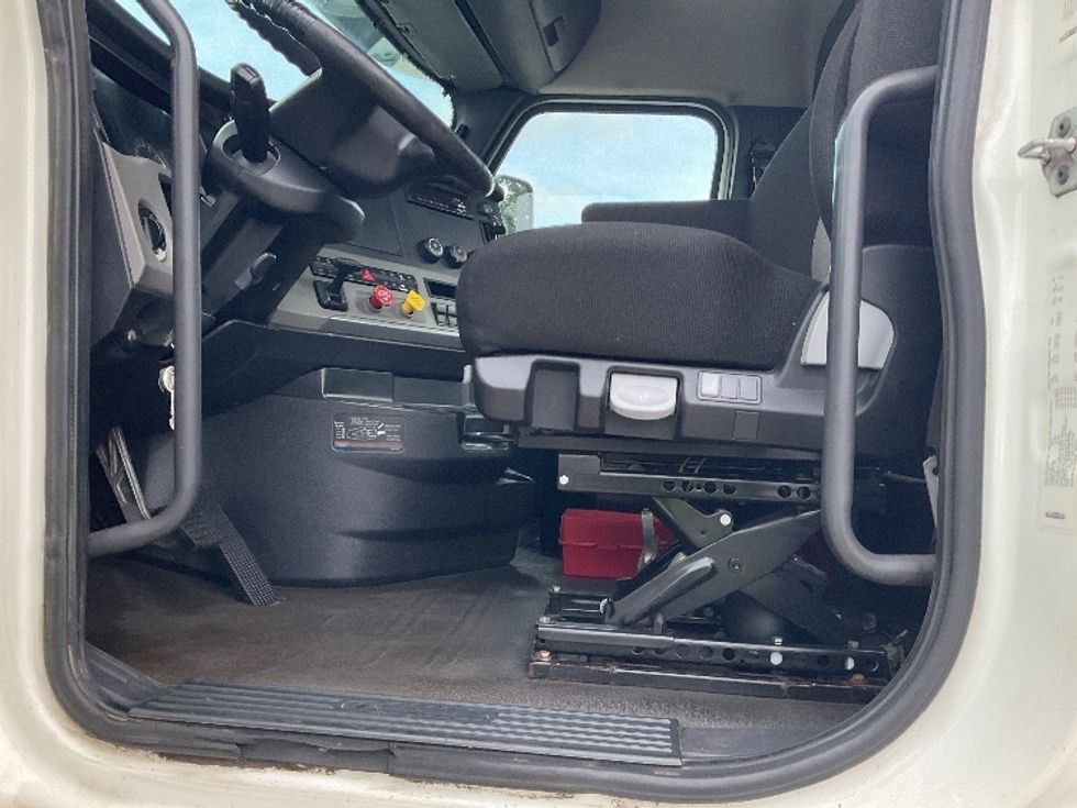 Day Cab Tractor-Heavy Duty Tractors-Freightliner-2020-T12664ST-Romulus-MI-372,821\n\t\tmiles-$ 49,500 - Image 8