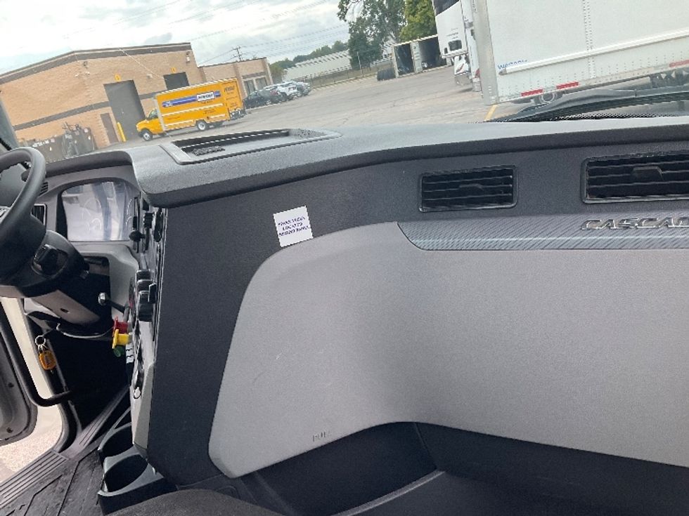 Day Cab Tractor-Heavy Duty Tractors-Freightliner-2020-T12664ST-Romulus-MI-399,500\n\t\tmiles-$ 48,250 - Image 13