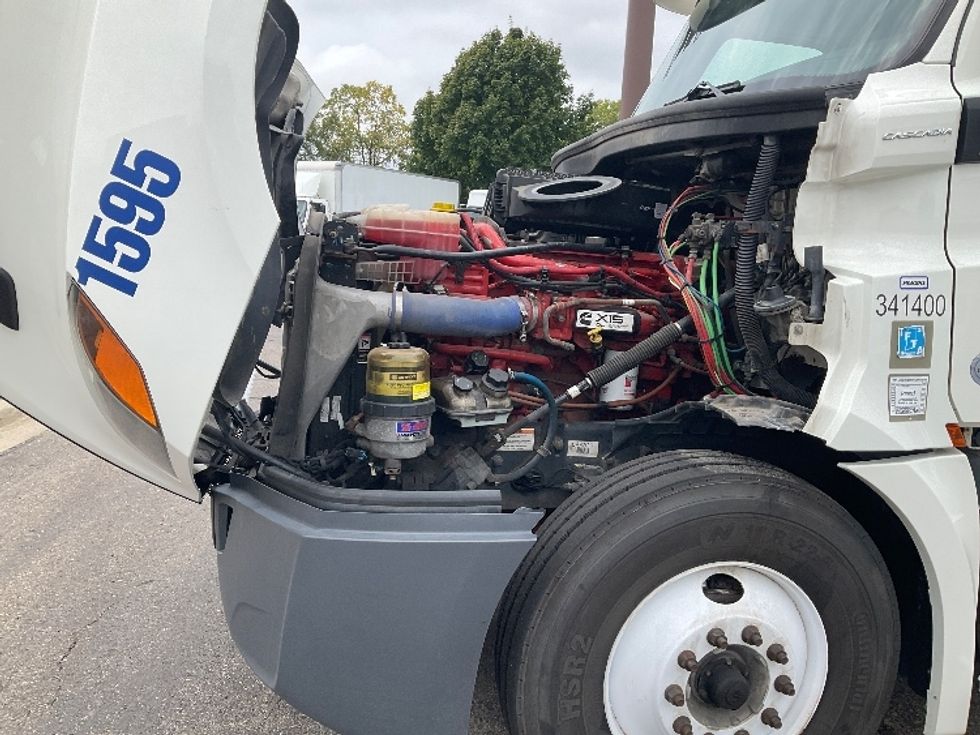 Day Cab Tractor-Heavy Duty Tractors-Freightliner-2020-T12664ST-Romulus-MI-399,500\n\t\tmiles-$ 48,250 - Image 16