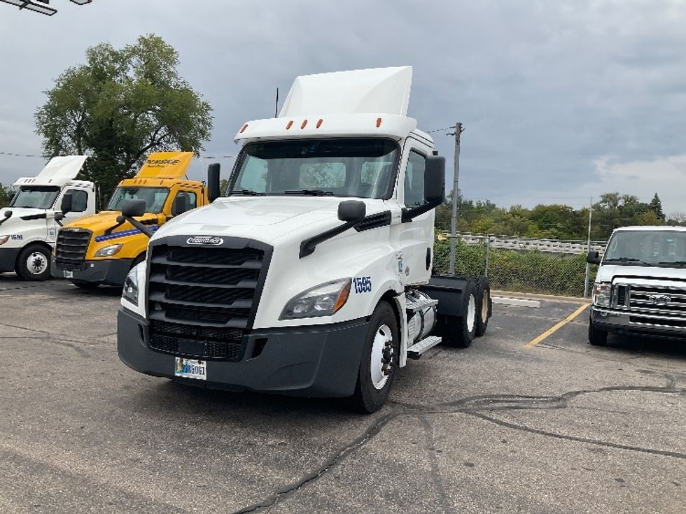 Day Cab Tractor-Heavy Duty Tractors-Freightliner-2020-T12664ST-Romulus-MI-399,500\n\t\tmiles-$ 48,250 - Image 3