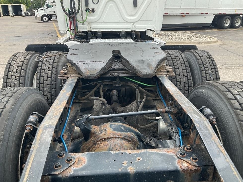 Day Cab Tractor-Heavy Duty Tractors-Freightliner-2020-T12664ST-Romulus-MI-399,500\n\t\tmiles-$ 48,250 - Image 6