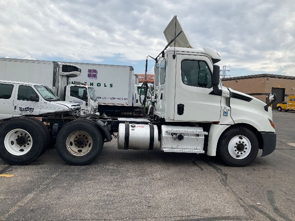 Day Cab Tractor-Heavy Duty Tractors-Freightliner-2020-T12664ST-Romulus-MI-399,500\n\t\tmiles-$ 48,250 - Image 8