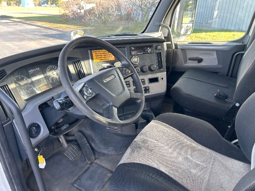 Day Cab Tractor-Heavy Duty Tractors-Freightliner-2020-T12664ST-Rothschild-WI-375,214\n\t\tmiles-$ 55,750 - Image 10