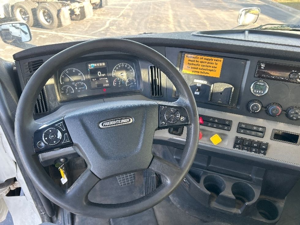 Day Cab Tractor-Heavy Duty Tractors-Freightliner-2020-T12664ST-Rothschild-WI-375,214\n\t\tmiles-$ 55,750 - Image 11