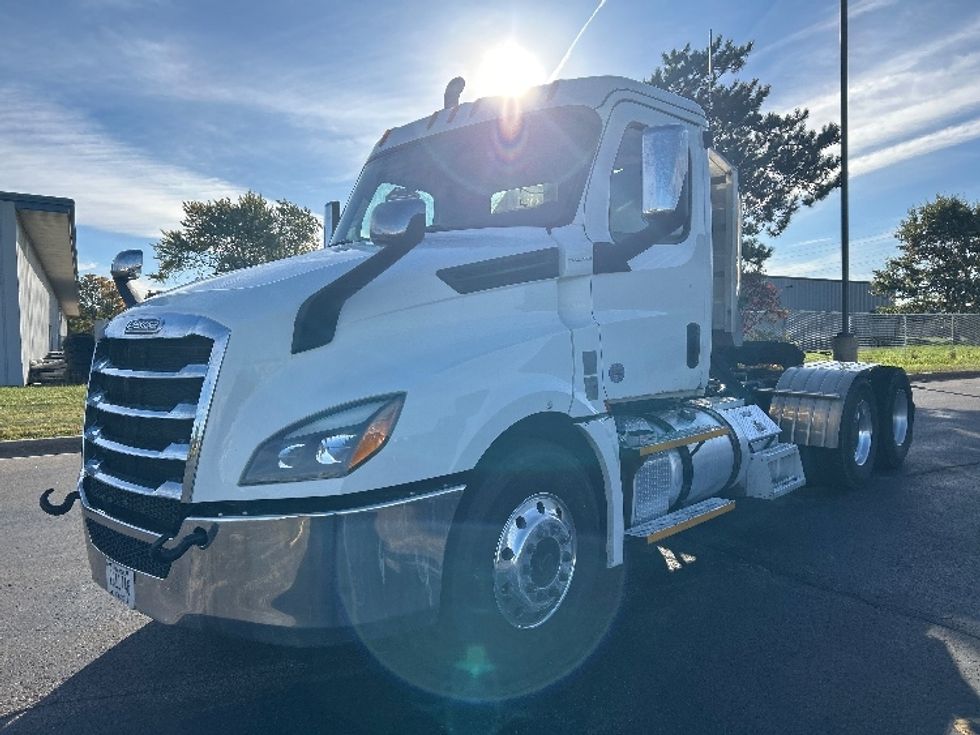 Day Cab Tractor-Heavy Duty Tractors-Freightliner-2020-T12664ST-Rothschild-WI-375,214\n\t\tmiles-$ 55,750 - Image 3