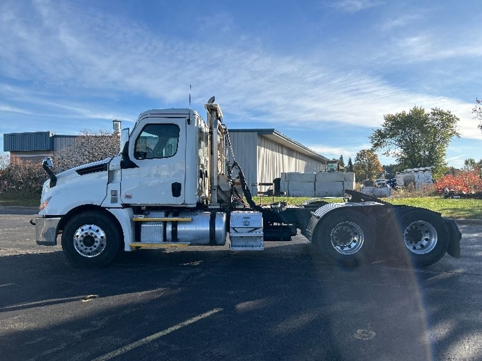 Day Cab Tractor-Heavy Duty Tractors-Freightliner-2020-T12664ST-Rothschild-WI-375,214\n\t\tmiles-$ 55,750 - Image 4