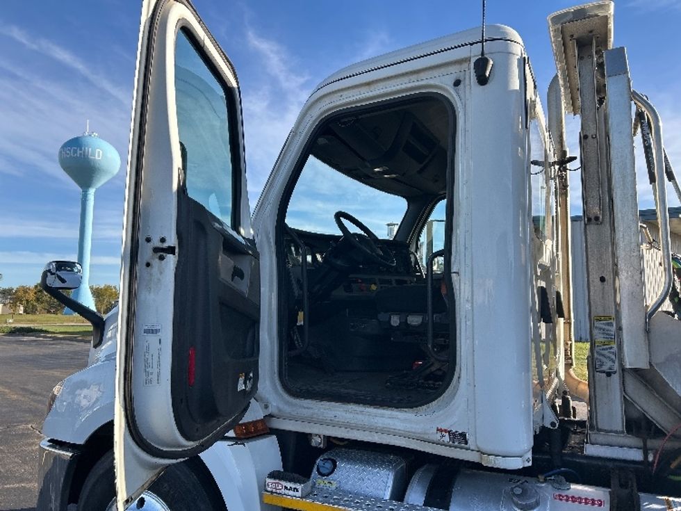 Day Cab Tractor-Heavy Duty Tractors-Freightliner-2020-T12664ST-Rothschild-WI-375,214\n\t\tmiles-$ 55,750 - Image 9