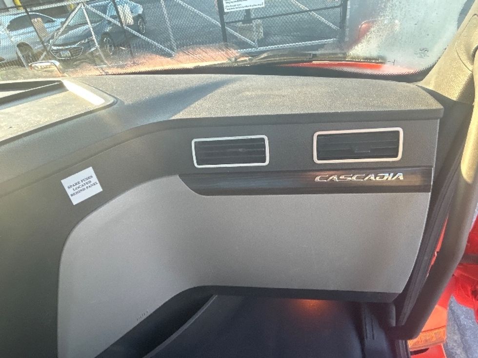 Day Cab Tractor-Heavy Duty Tractors-Freightliner-2020-T12664ST-Rothschild-WI-505,753\n\t\tmiles-$ 41,250 - Image 13