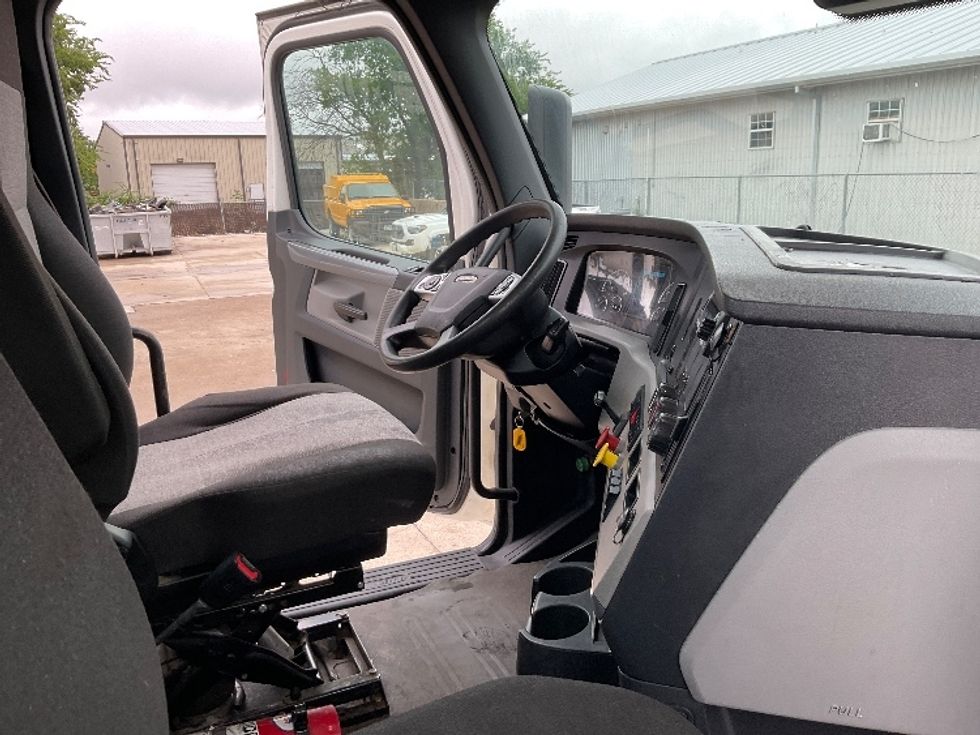 Day Cab Tractor-Heavy Duty Tractors-Freightliner-2020-T12664ST-Round Rock-TX-622,704\n\t\tmiles-$ 36,750 - Image 14