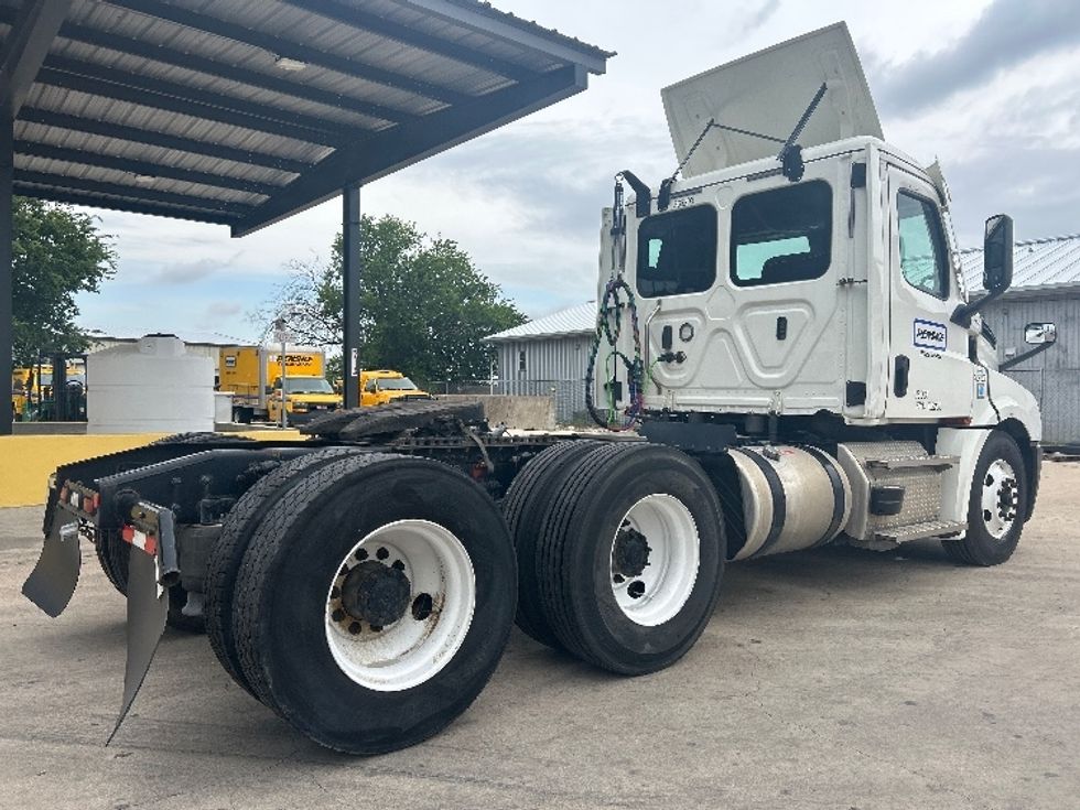 Day Cab Tractor-Heavy Duty Tractors-Freightliner-2020-T12664ST-Round Rock-TX-622,704\n\t\tmiles-$ 36,750 - Image 7