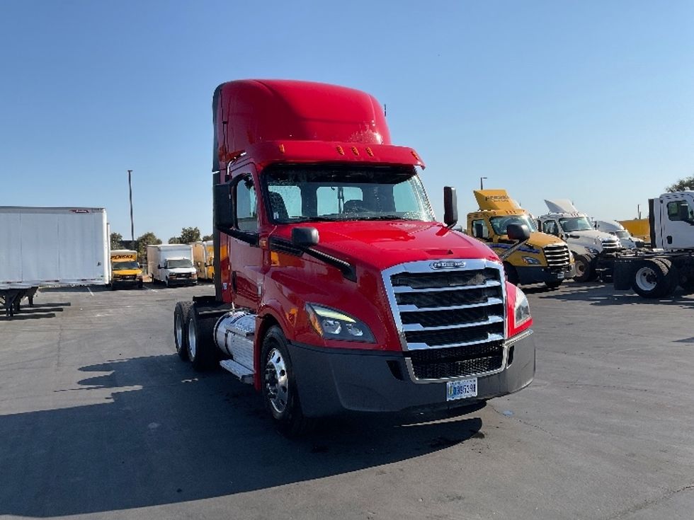 Day Cab Tractor-Heavy Duty Tractors-Freightliner-2020-T12664ST-Sacramento-CA-243,447\n\t\tmiles-$ 64,000 - Image 1
