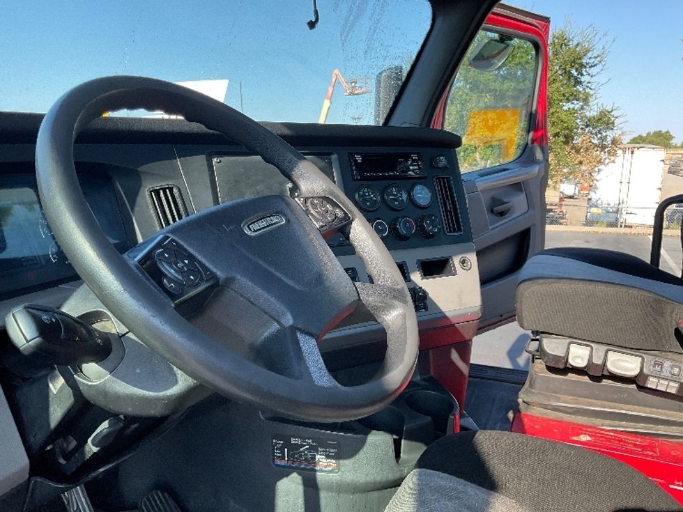 Day Cab Tractor-Heavy Duty Tractors-Freightliner-2020-T12664ST-Sacramento-CA-243,447\n\t\tmiles-$ 64,000 - Image 10