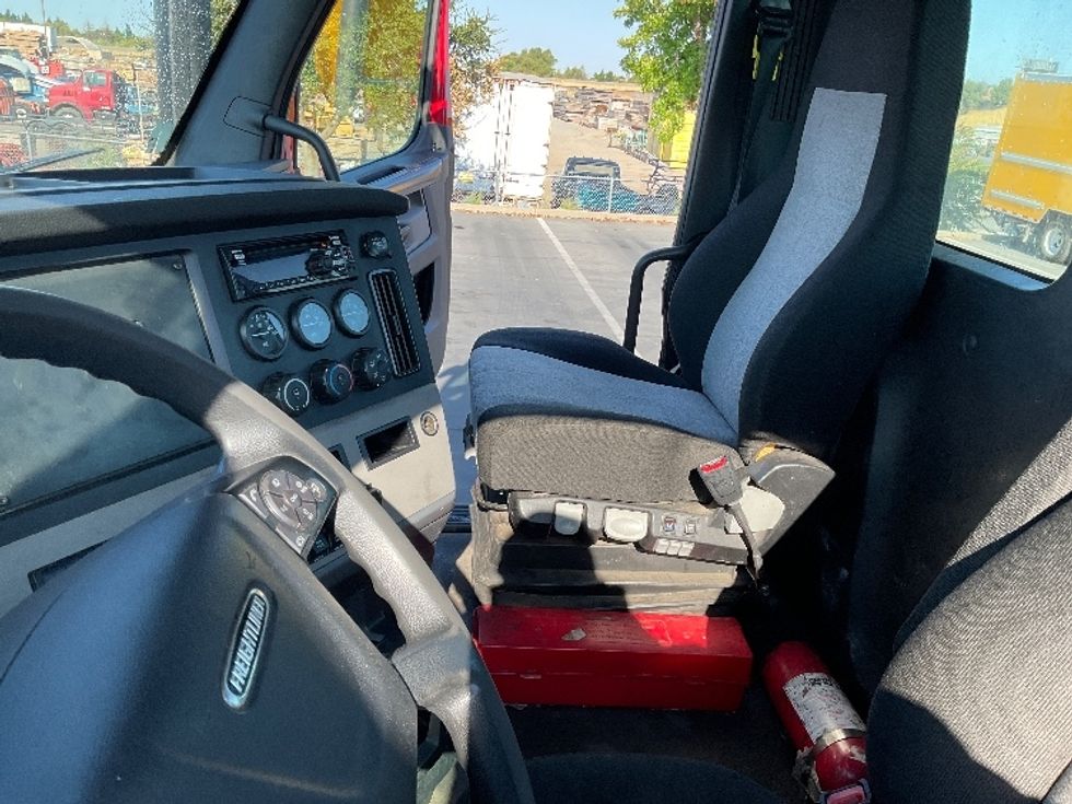 Day Cab Tractor-Heavy Duty Tractors-Freightliner-2020-T12664ST-Sacramento-CA-243,447\n\t\tmiles-$ 64,000 - Image 12