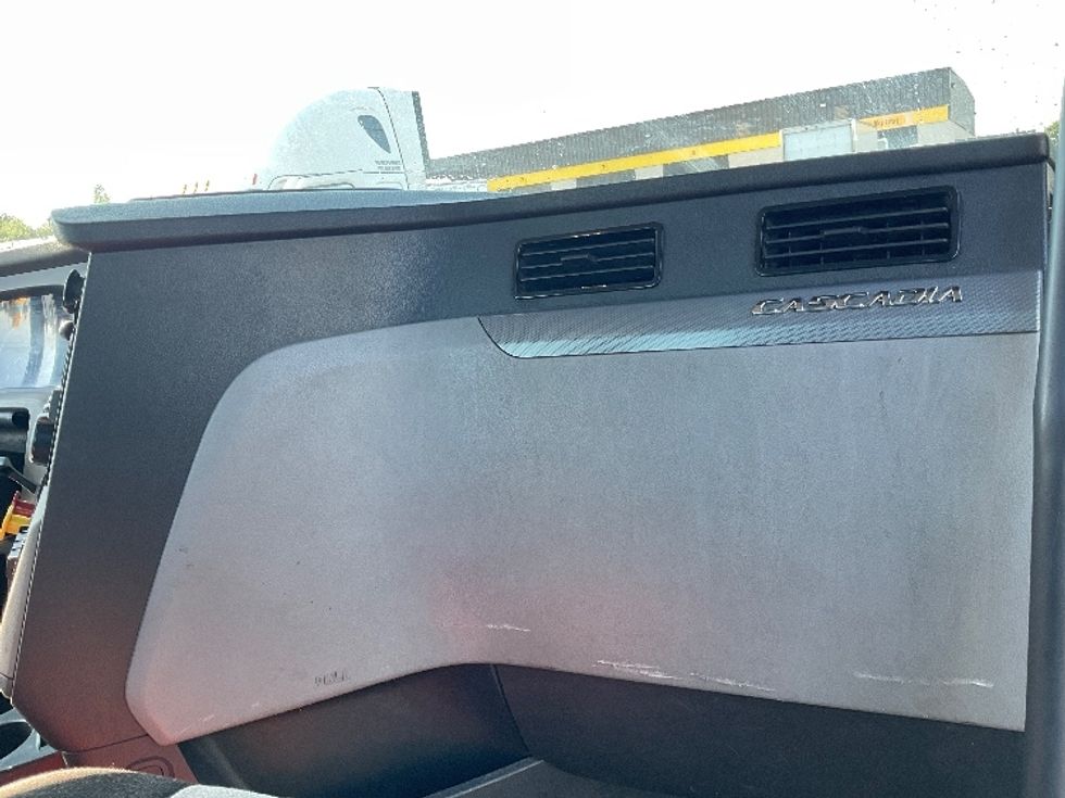 Day Cab Tractor-Heavy Duty Tractors-Freightliner-2020-T12664ST-Sacramento-CA-243,447\n\t\tmiles-$ 64,000 - Image 13