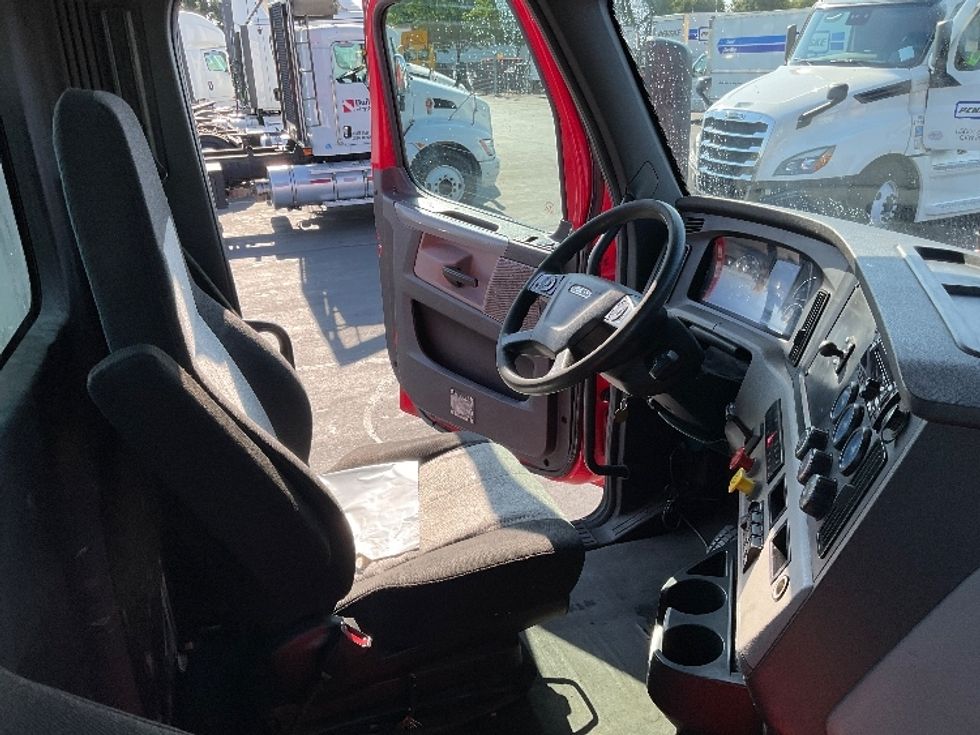 Day Cab Tractor-Heavy Duty Tractors-Freightliner-2020-T12664ST-Sacramento-CA-243,447\n\t\tmiles-$ 64,000 - Image 14