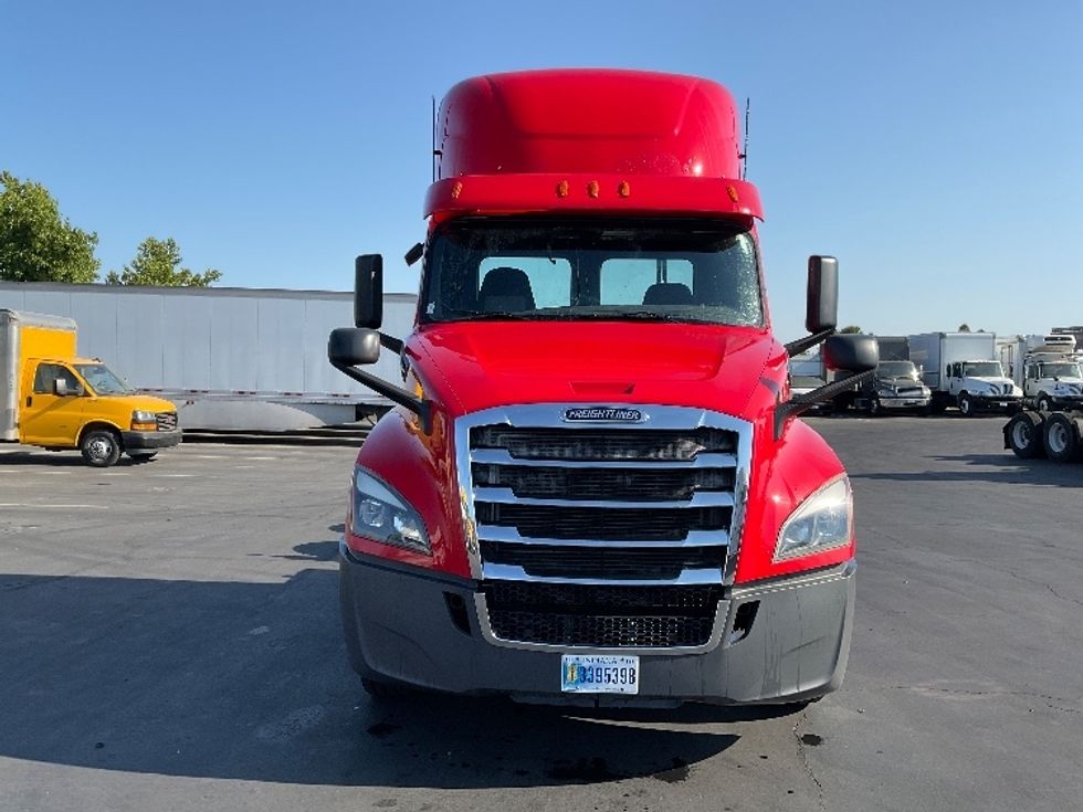 Day Cab Tractor-Heavy Duty Tractors-Freightliner-2020-T12664ST-Sacramento-CA-243,447\n\t\tmiles-$ 64,000 - Image 2