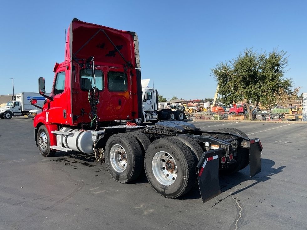 Day Cab Tractor-Heavy Duty Tractors-Freightliner-2020-T12664ST-Sacramento-CA-243,447\n\t\tmiles-$ 64,000 - Image 5