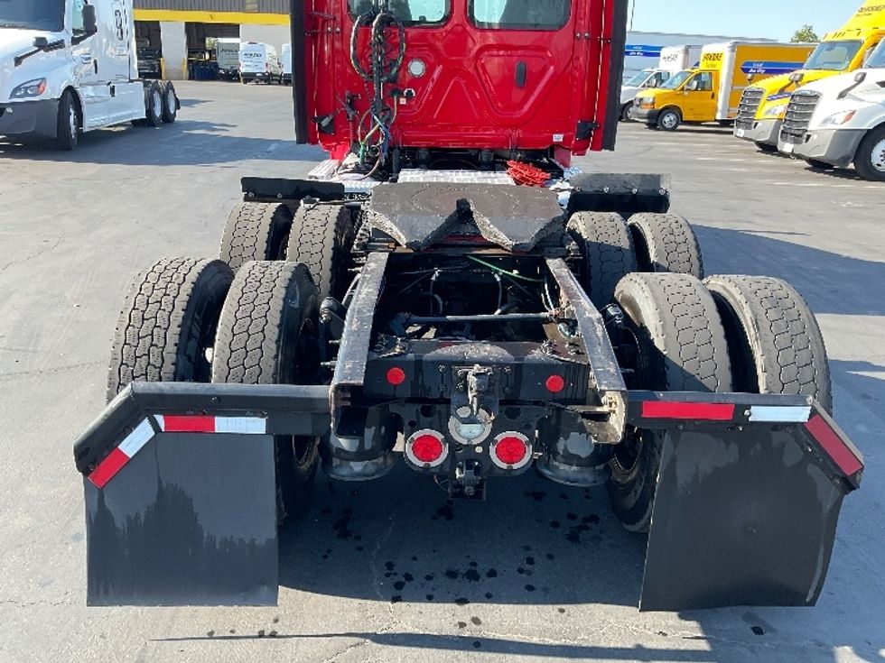 Day Cab Tractor-Heavy Duty Tractors-Freightliner-2020-T12664ST-Sacramento-CA-243,447\n\t\tmiles-$ 64,000 - Image 6