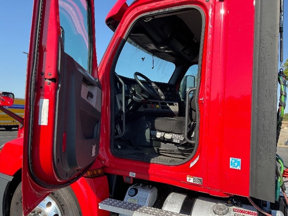 Day Cab Tractor-Heavy Duty Tractors-Freightliner-2020-T12664ST-Sacramento-CA-243,447\n\t\tmiles-$ 64,000 - Image 9