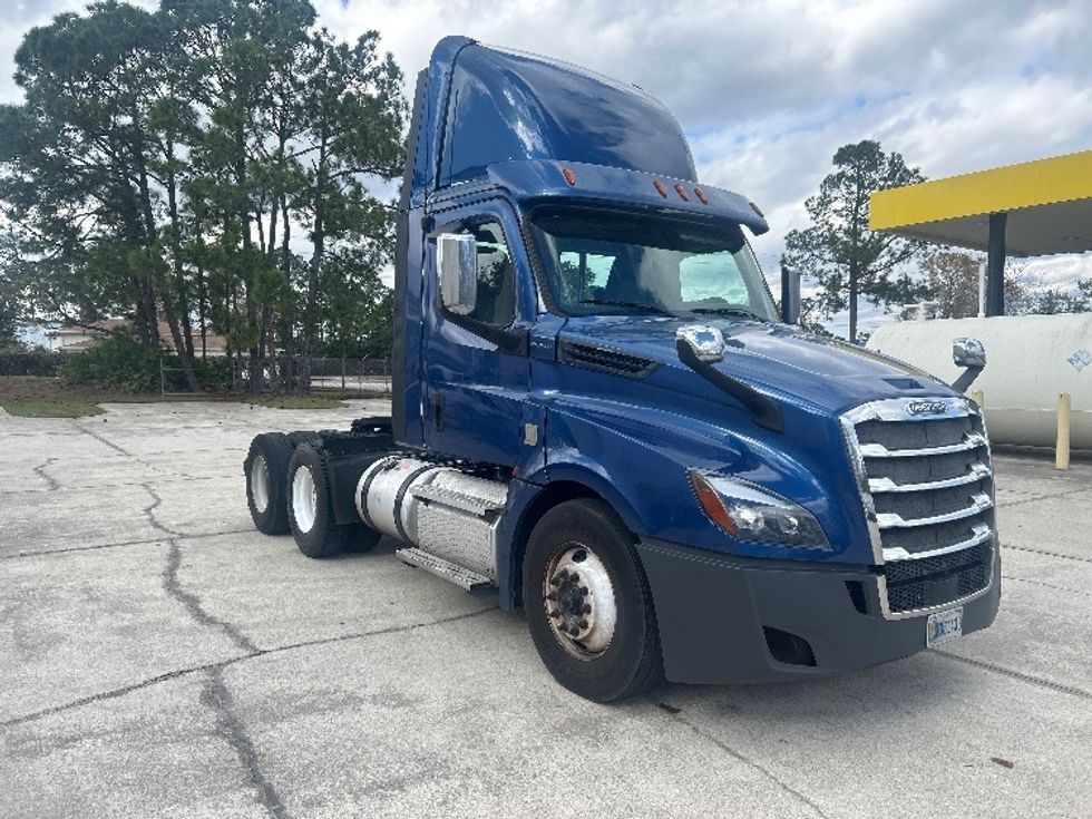 Day Cab Tractor-Heavy Duty Tractors-Freightliner-2020-T12664ST-Saint Augustine-FL-432,845\n\t\tmiles-$ 48,500 - Image 1