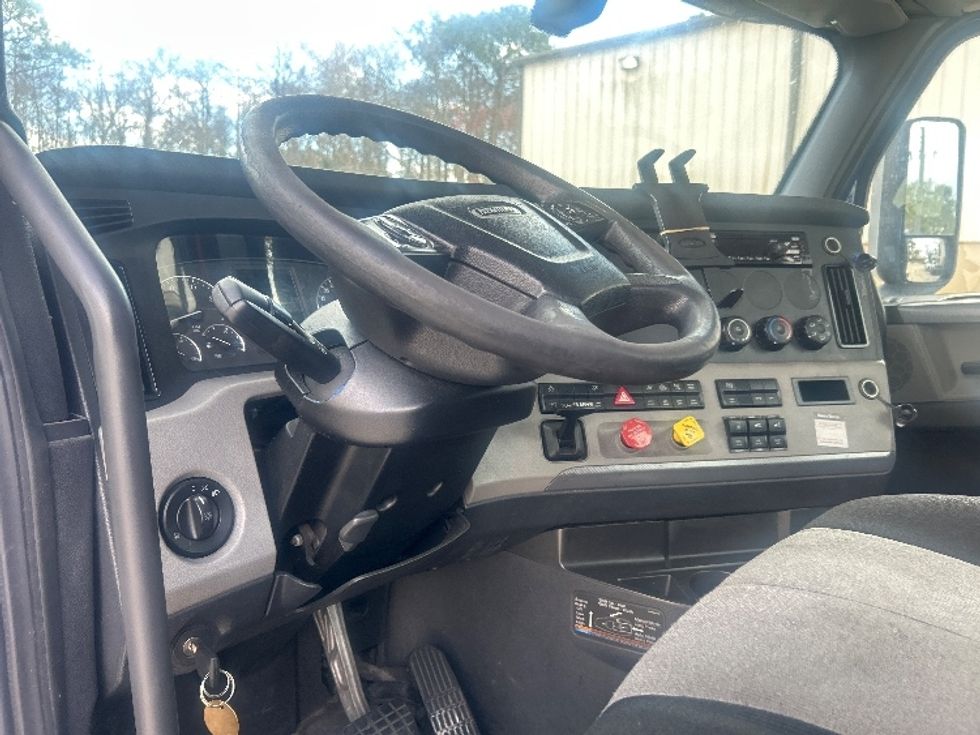 Day Cab Tractor-Heavy Duty Tractors-Freightliner-2020-T12664ST-Saint Augustine-FL-432,845\n\t\tmiles-$ 48,500 - Image 10