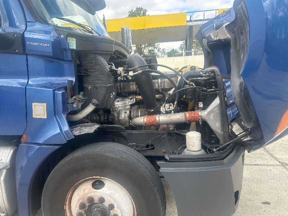 Day Cab Tractor-Heavy Duty Tractors-Freightliner-2020-T12664ST-Saint Augustine-FL-432,845\n\t\tmiles-$ 48,500 - Image 15