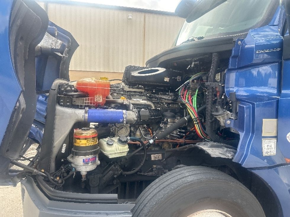 Day Cab Tractor-Heavy Duty Tractors-Freightliner-2020-T12664ST-Saint Augustine-FL-432,845\n\t\tmiles-$ 48,500 - Image 16