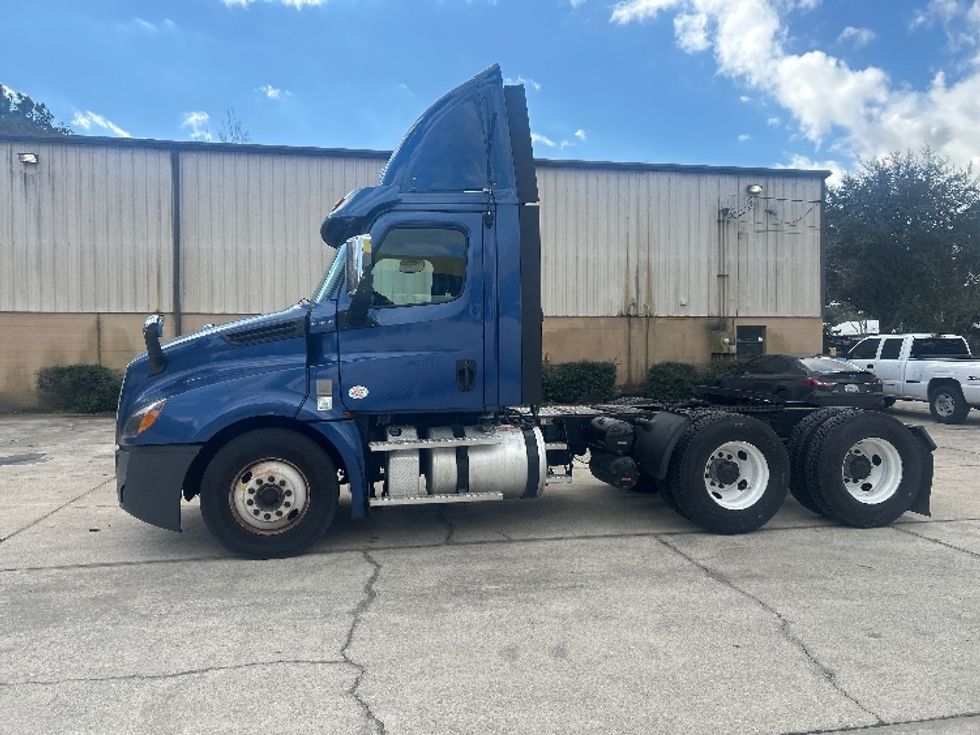 Day Cab Tractor-Heavy Duty Tractors-Freightliner-2020-T12664ST-Saint Augustine-FL-432,845\n\t\tmiles-$ 48,500 - Image 4